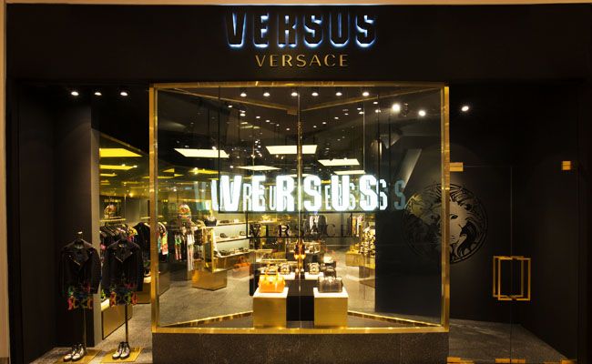 Чим се разликује Versus Versace од Versace Луксуз против бунта