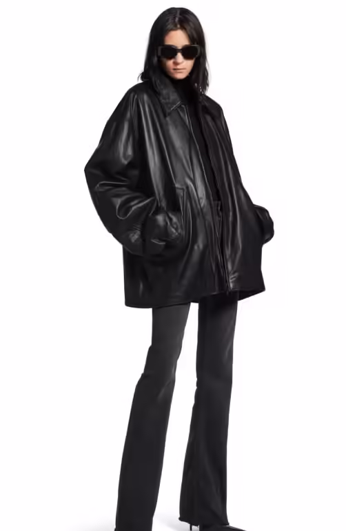 Феномен Баленсиаге од Haute Couture до културе мемова