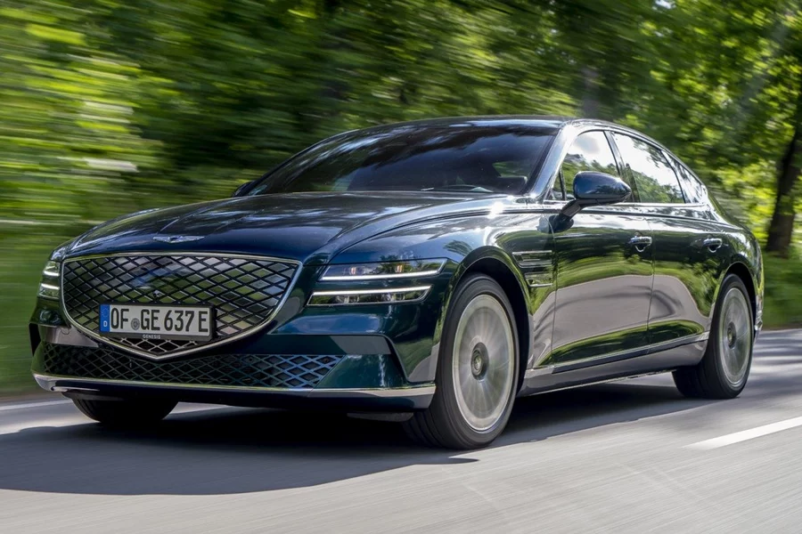 Луксузни електрични аутомобил