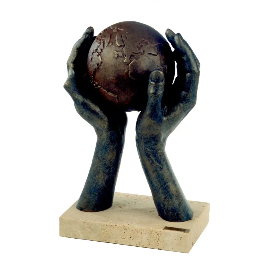 Скулптура за 15 година компаније