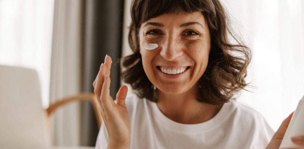 Коју јаку крему за подручје око очију одабрати